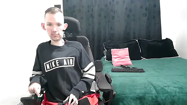 Snapshot of Sophia_and_Thomas chatting on 03-03-25, 09:55 Sophia and Thomas online show from 03-03-25, 09:55