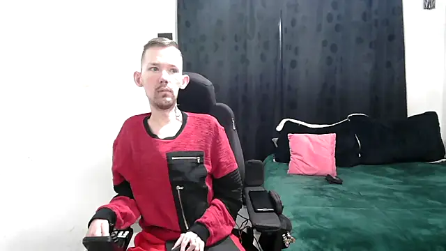 Snapshot of Sophia_and_Thomas chatting on 03-11-25, 09:56 Sophia and Thomas online show from 03-11-25, 09:56