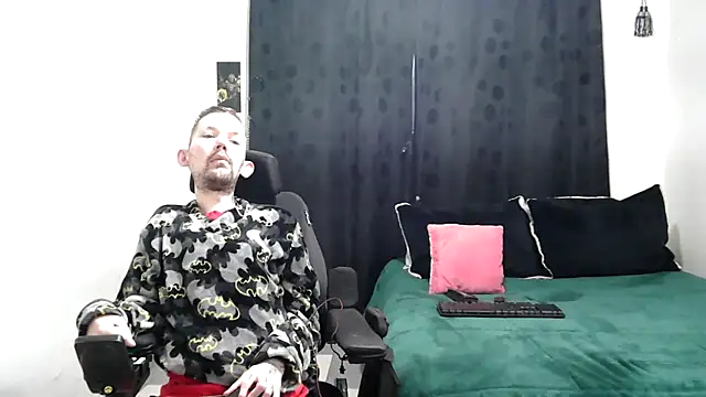 Snapshot of Sophia_and_Thomas chatting on 03-18-25, 10:14 Sophia and Thomas online show from 03-18-25, 10:14