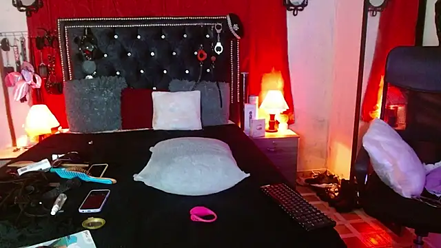 Snapshot of SamaraMartinez chatting on 10-10-25, 10:36 SamaraMartinez online show from 10-10-25, 10:36