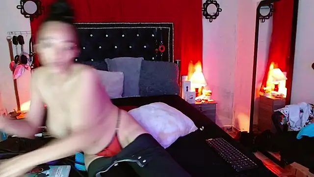 Snapshot of SamaraMartinez chatting on 10-17-25, 11:24 SamaraMartinez online show from 10-17-25, 11:24