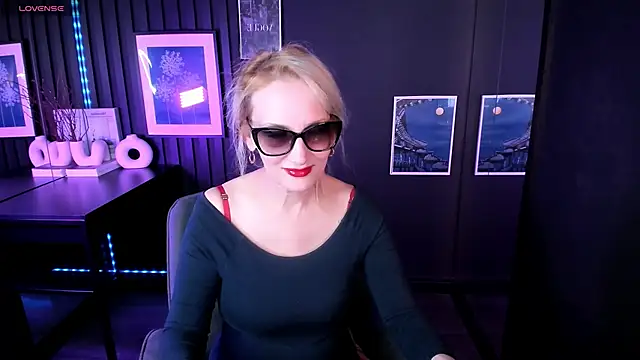 Queen Anna  online show from 05-07-26, 05:35