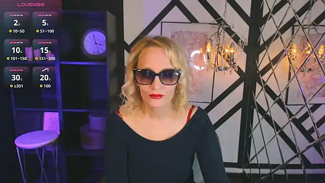Queen Anna  online show from 05-21-26, 05:58