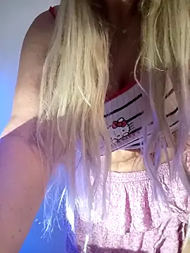 Snapshot of niunia19 chatting on 10-28-25, 08:07 niunia19 online show from 10-28-25, 08:07