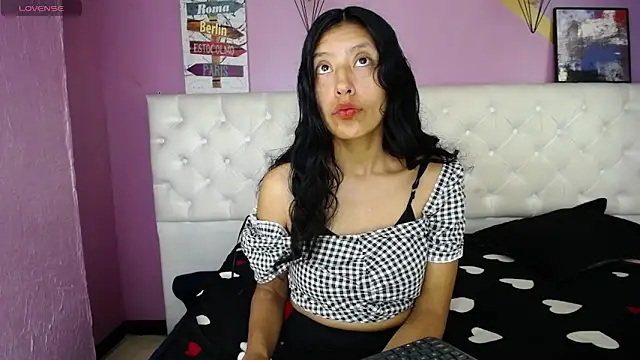 karolinee 66  online show from 12-07-24, 05:04