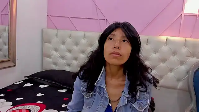 karolinee 66  online show from 05-01-26, 04:06