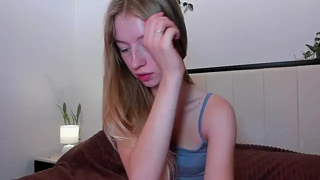 minidivaa  online show from 10-23-25, 06:13