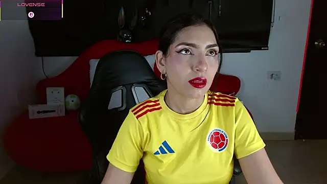 Carolaine69  online show from 06-17-26, 01:23