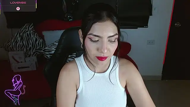 Carolaine69  online show from 06-22-26, 01:52