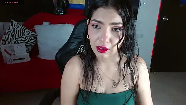 Carolaine69  online show from 06-25-26, 01:37