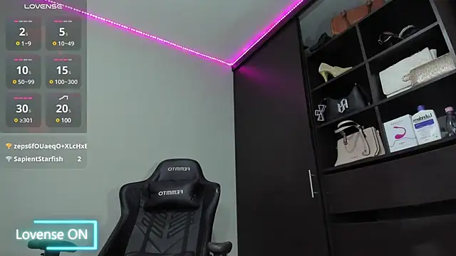 Snapshot of MeganDaviees chatting on 02-17-25, 01:25 MeganDaviees online show from 02-17-25, 01:25