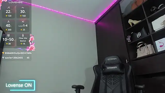 Snapshot of MeganDaviees chatting on 02-21-25, 06:07 MeganDaviees online show from 02-21-25, 06:07