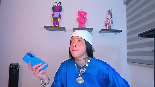 Snapshot of Gangster_Girl chatting on 10-22-25, 04:24 Gangster Girl online show from 10-22-25, 04:24