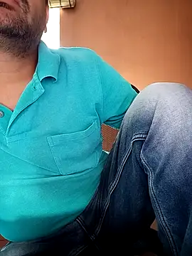 Snapshot of daddy_indian chatting on 03-05-25, 04:13 daddy indian online show from 03-05-25, 04:13