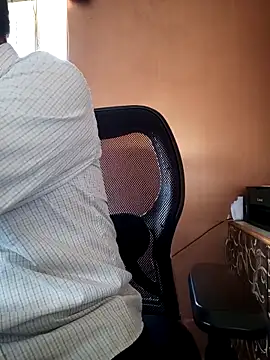 Snapshot of daddy_indian chatting on 03-19-25, 04:47 daddy indian online show from 03-19-25, 04:47