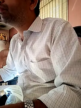 Snapshot of daddy_indian chatting on 03-19-25, 10:55 daddy indian online show from 03-19-25, 10:55