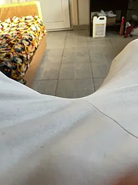 Snapshot of nik99xxx chatting on 03-24-26, 02:33 nik99xxx online show from 03-24-26, 02:33