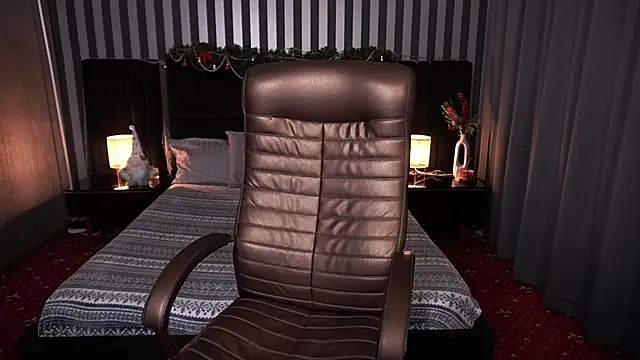 Daisy Delight online show from 12-25-24, 02:45