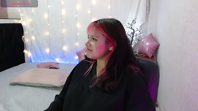 mixie cute online show from 12-18-24, 12:32