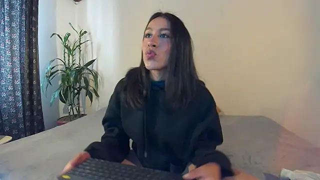 EmiGomez  online show from 02-11-25, 07:16