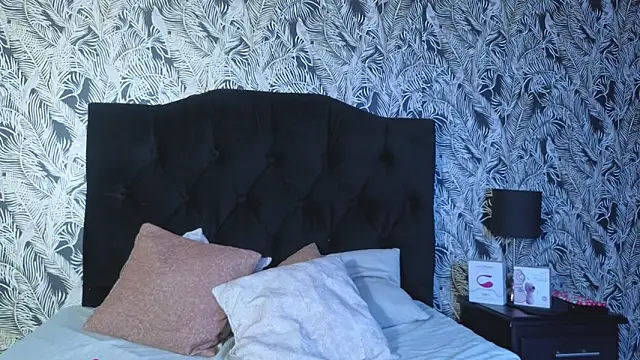 EmiGomez  online show from 01-17-26, 01:27