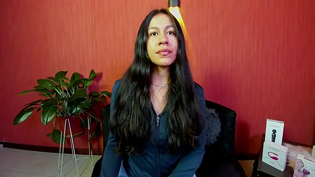 EmiGomez  online show from 05-08-26, 02:22