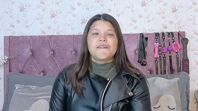 AvrillThomas online show from 10-15-25, 02:06