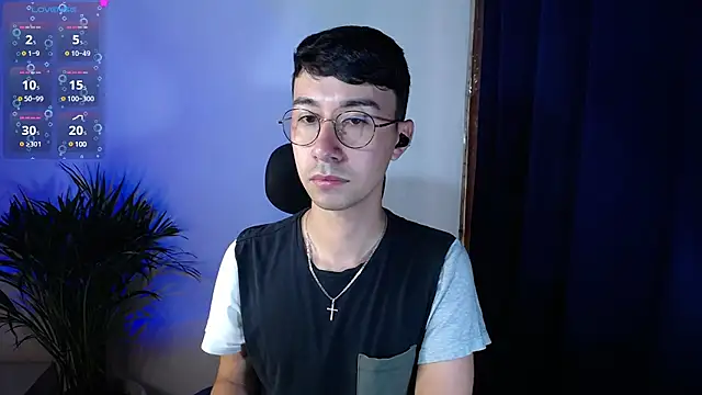 Snapshot of cameron_cum chatting on 12-31-24, 02:25 cameron cum online show from 12-31-24, 02:25