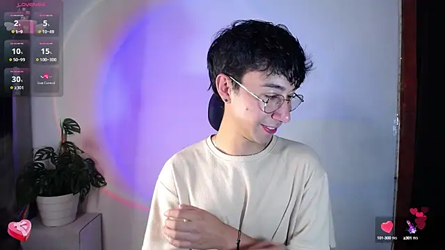 Snapshot of cameron_cum chatting on 02-21-25, 10:07 cameron cum online show from 02-21-25, 10:07