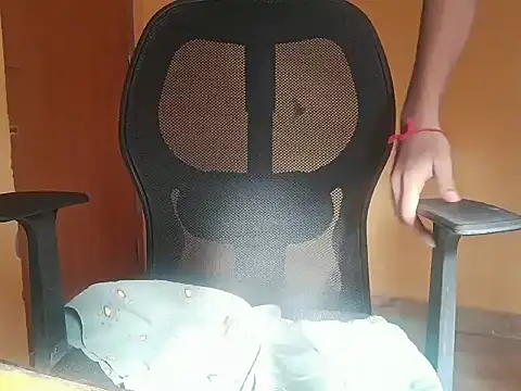 Snapshot of Aloneguy_bangalore chatting on 11-21-25, 09:30 Aloneguy bangalore online show from 11-21-25, 09:30