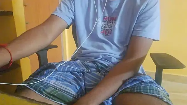 Snapshot of Aloneguy_bangalore chatting on 11-24-25, 01:11 Aloneguy bangalore online show from 11-24-25, 01:11