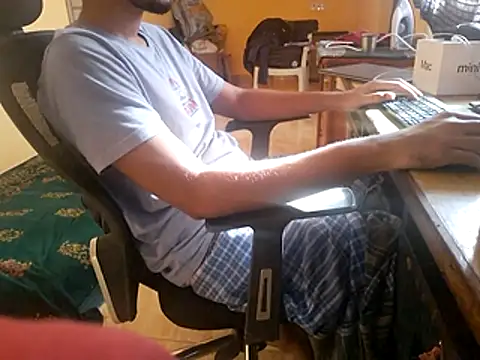 Snapshot of Aloneguy_bangalore chatting on 12-22-25, 10:01 Aloneguy bangalore online show from 12-22-25, 10:01