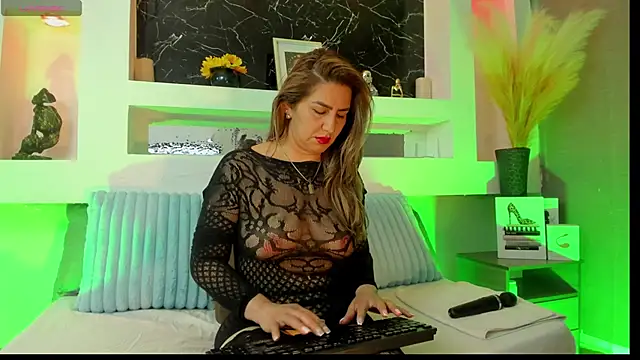 Cinthya mjs online show from 01-15-26, 01:37