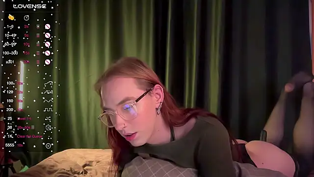 Snapshot of Avril_Pearly_ chatting on 09-25-25, 02:54 Avril Pearly online show from 09-25-25, 02:54