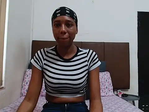 Snapshot of Sweet_nicole98 chatting on 05-17-26, 12:01 Sweet nicole98 online show from 05-17-26, 12:01