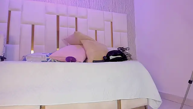 Victoriaa millers online show from 05-05-26, 07:11