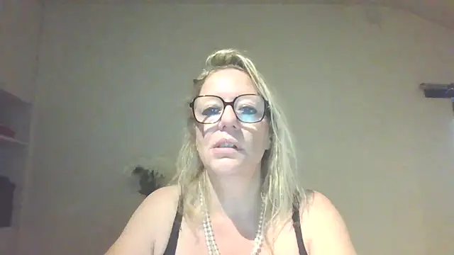 Silkesquirt online show from 09-17-25, 06:48
