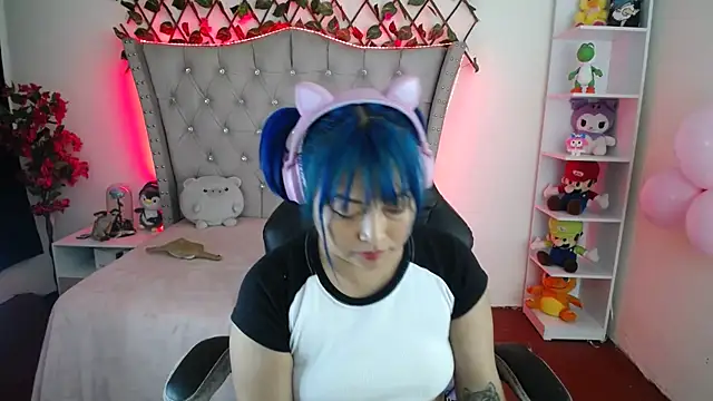 Snapshot of Shaddycute_ chatting on 12-23-24, 04:50 Shaddycute online show from 12-23-24, 04:50