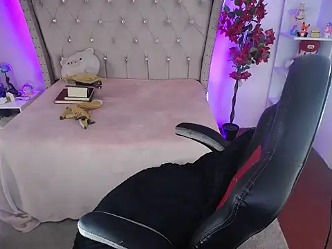 Snapshot of Shaddycute_ chatting on 02-03-25, 03:17 Shaddycute online show from 02-03-25, 03:17