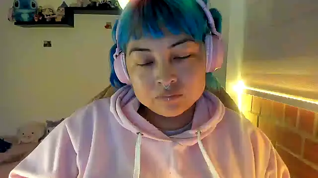 Shaddycute  online show from 12-22-25, 01:02