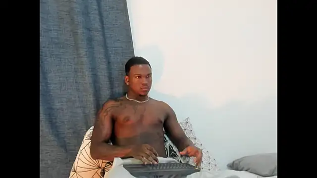 Snapshot of Troykhalil chatting on 02-12-26, 07:58 Troykhalil online show from 02-12-26, 07:58