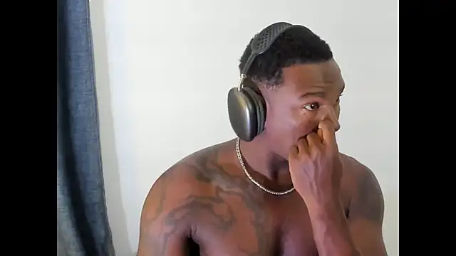 Snapshot of Troykhalil chatting on 02-20-26, 09:15 Troykhalil online show from 02-20-26, 09:15