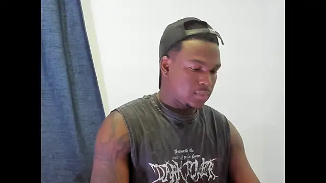 Snapshot of Troykhalil chatting on 02-25-26, 01:37 Troykhalil online show from 02-25-26, 01:37