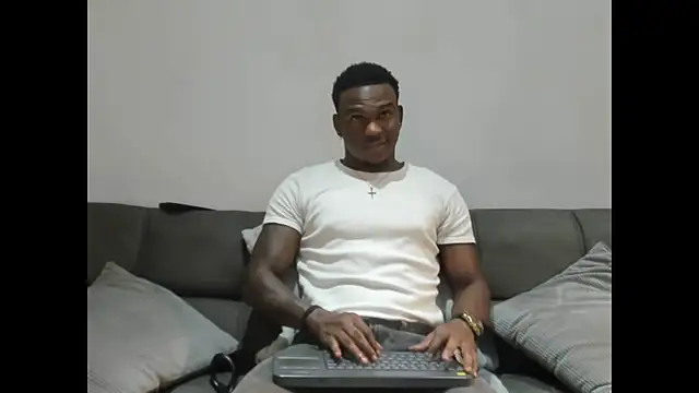 Snapshot of Troykhalil chatting on 03-21-26, 04:39 Troykhalil online show from 03-21-26, 04:39