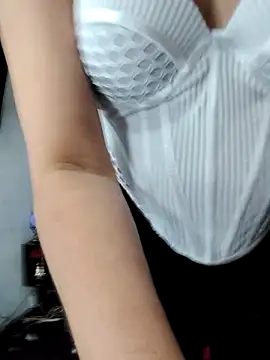 florecita9 online show from 03-08-25, 06:26