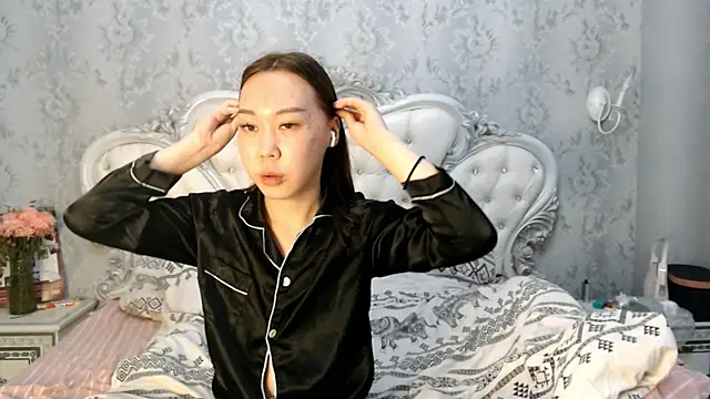 Snapshot of lee_che chatting on 10-15-25, 06:08 lee che online show from 10-15-25, 06:08