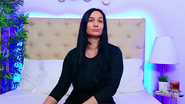 Snapshot of DaliyaArabian chatting on 01-28-25, 12:54 DaliyaArabian online show from 01-28-25, 12:54