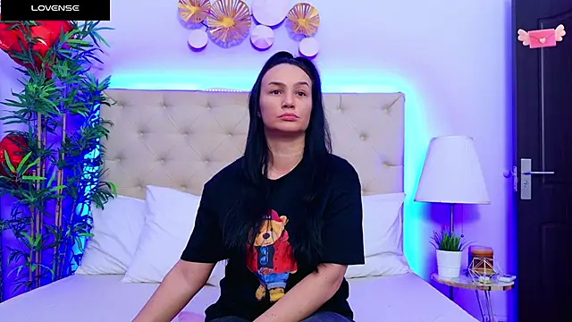 Snapshot of DaliyaArabian chatting on 02-13-25, 12:43 DaliyaArabian online show from 02-13-25, 12:43