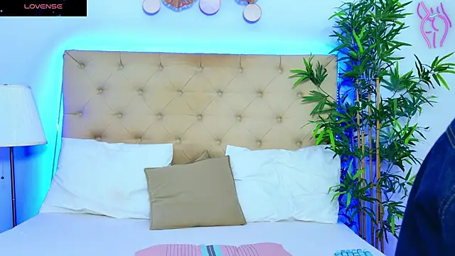 Snapshot of DaliyaArabian chatting on 09-09-25, 12:15 DaliyaArabian online show from 09-09-25, 12:15