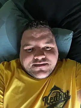 Snapshot of Mikey-HH chatting on 12-16-24, 04:27 Mikey-HH online show from 12-16-24, 04:27